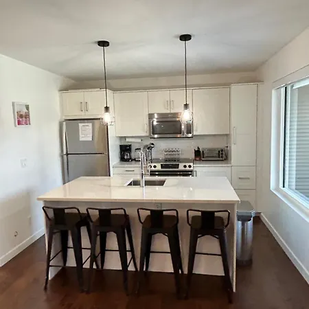 Lakefront Wine Trail Fully Licensed Modern Suite West Kelowna Exterior photo