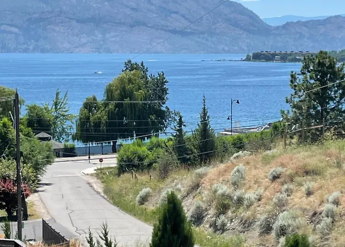 Lakefront Wine Trail Fully Licensed Modern Suite